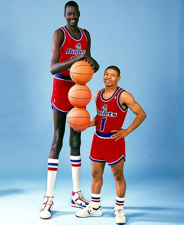 Basquete, coturnos e canetas: Manute Bol e o Sudão do Sul na NBA – Fora da  Linha